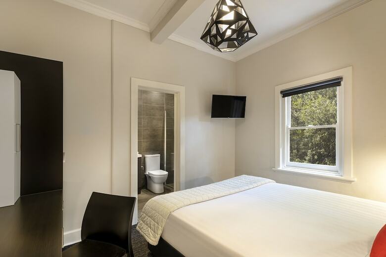 Hostal Como Court By Crest