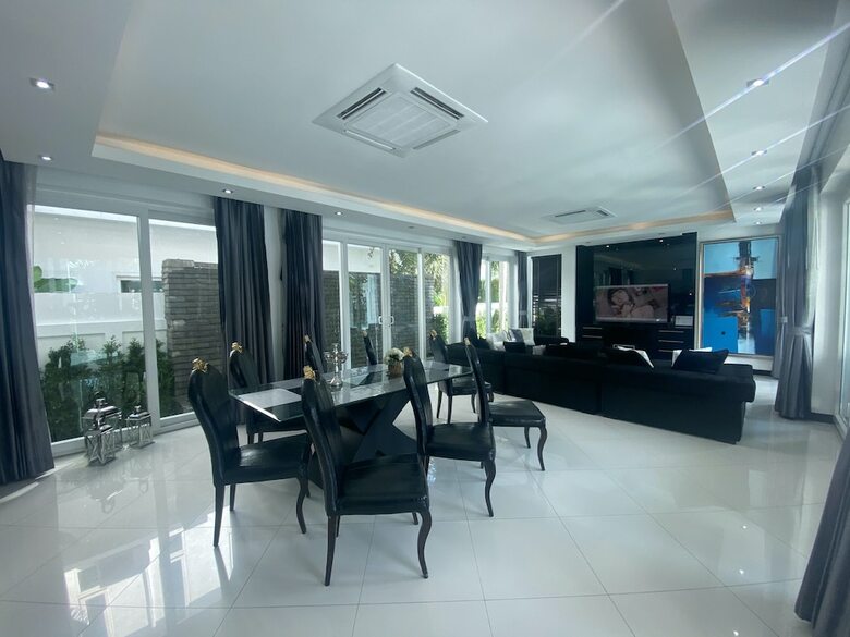 Hollywood Pool Villa Jomtien Pattaya