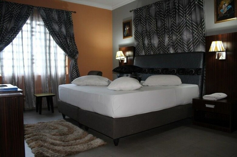 Crownedge Hotels