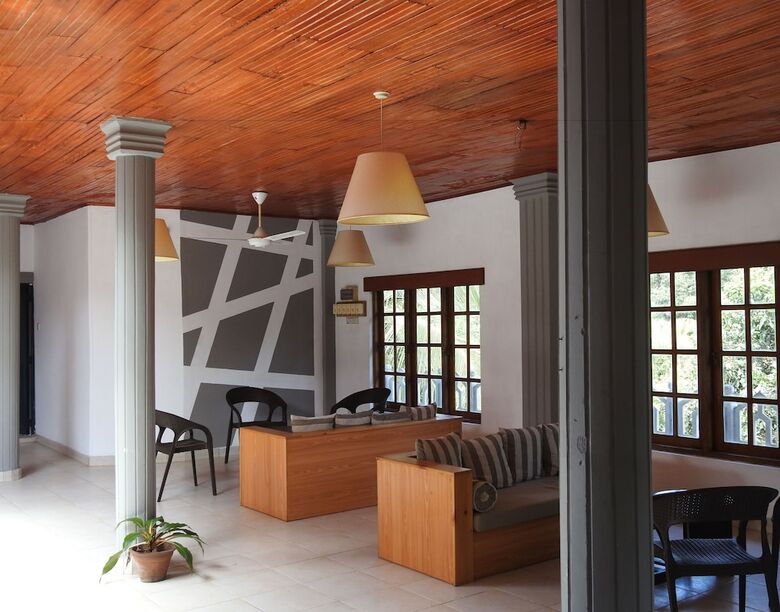 Hotel Paradise Inn