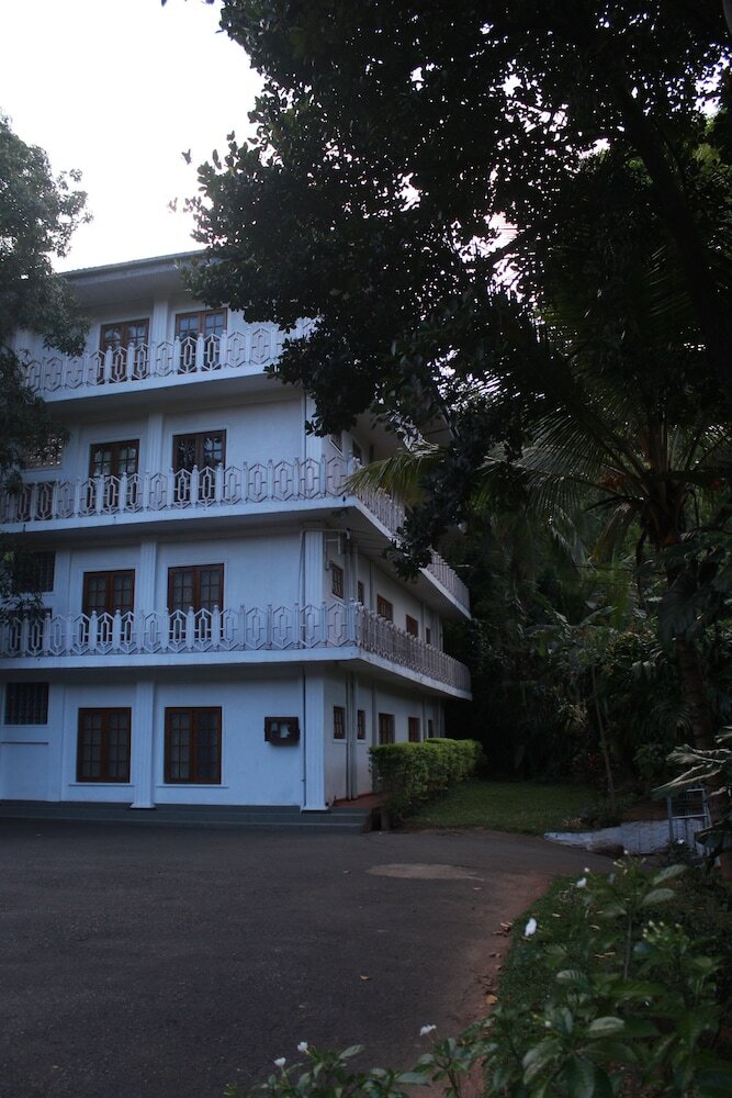 Hotel Paradise Inn