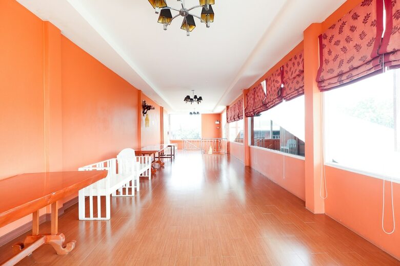 Hotel Oyo 359 Golden Nakara Place