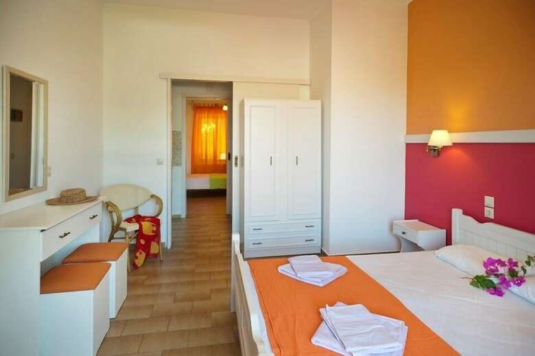 Aparthotel Nikolas Suites