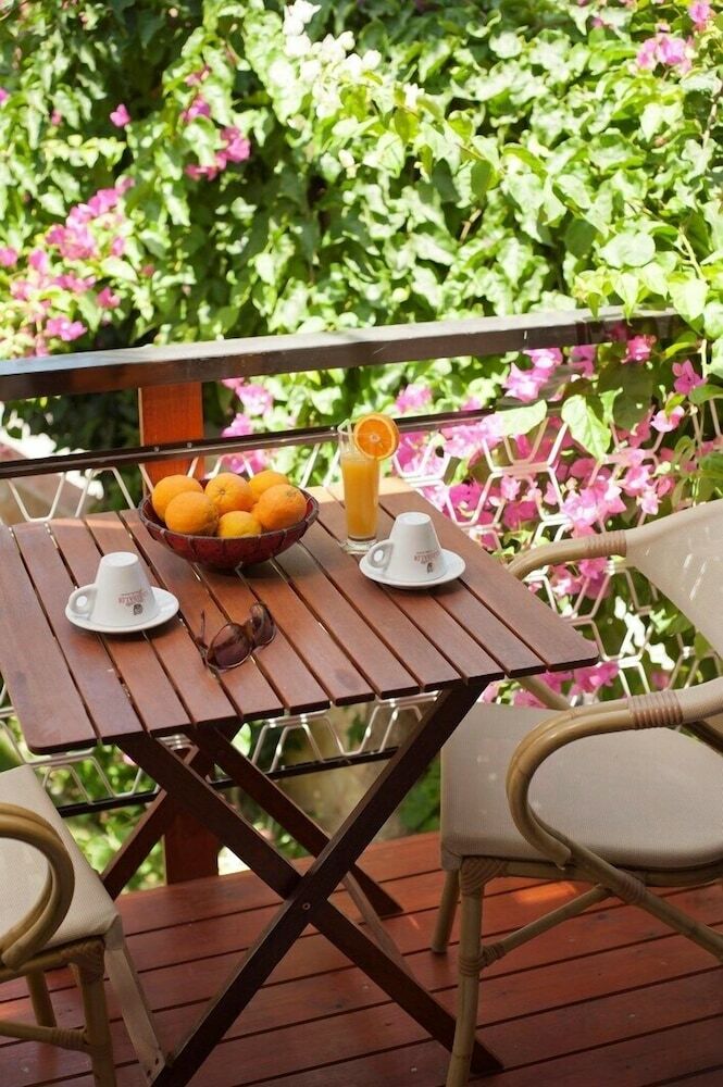 Aparthotel Nikolas Suites