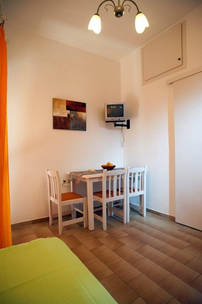 Aparthotel Nikolas Suites