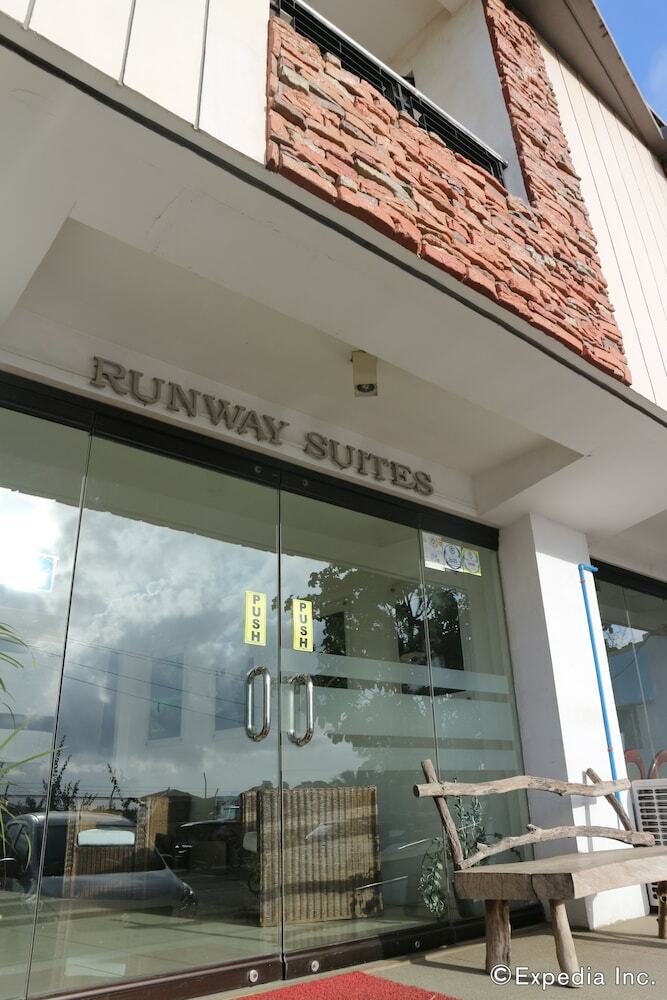 Hotel Runway Suites