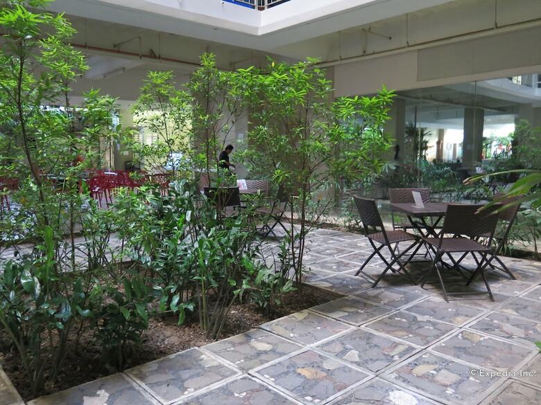 Hostal Alicia Tower Residences - Adult Only - Hostel
