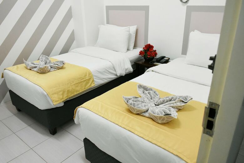 Hostal Alicia Tower Residences - Adult Only - Hostel