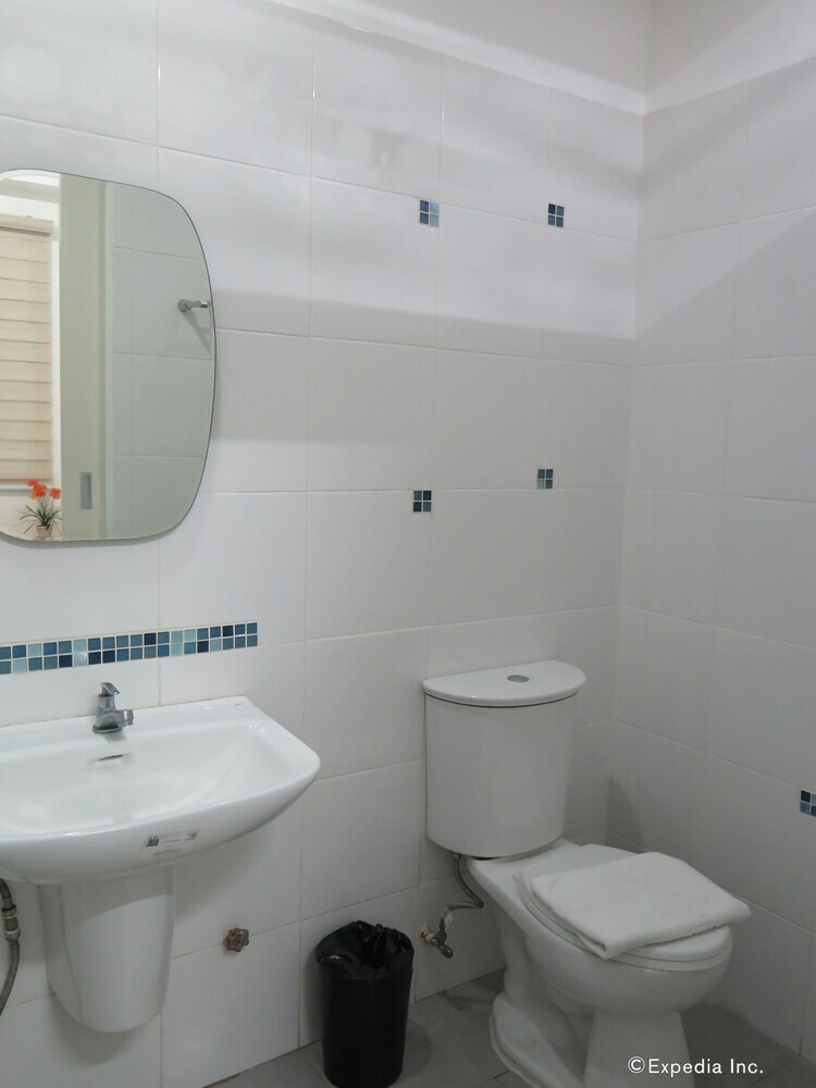 Hostal Alicia Tower Residences - Adult Only - Hostel