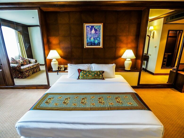 Twin Lotus Hotel