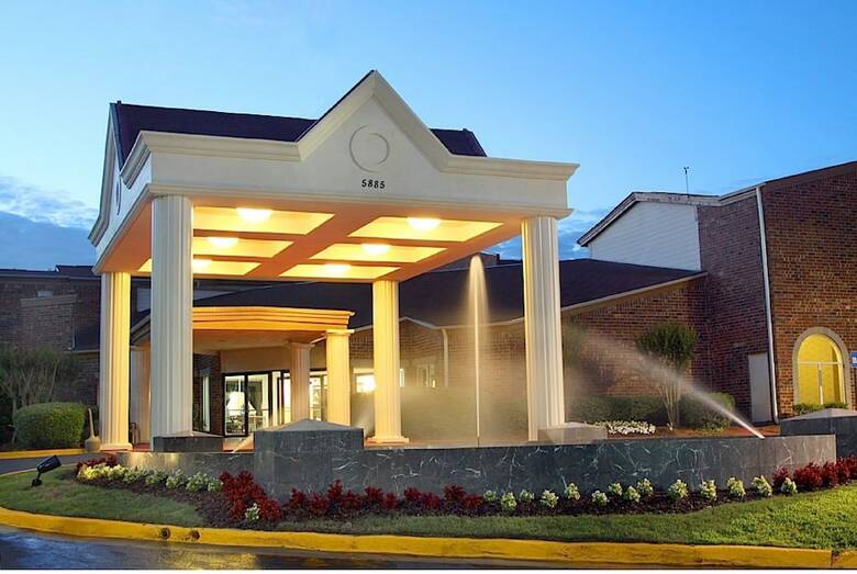 Congress Hotel And Suites