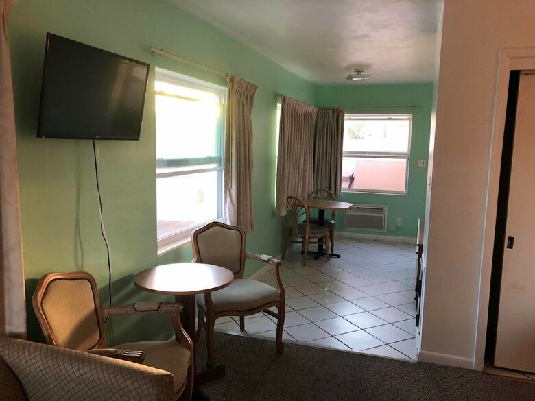 Rose Motel