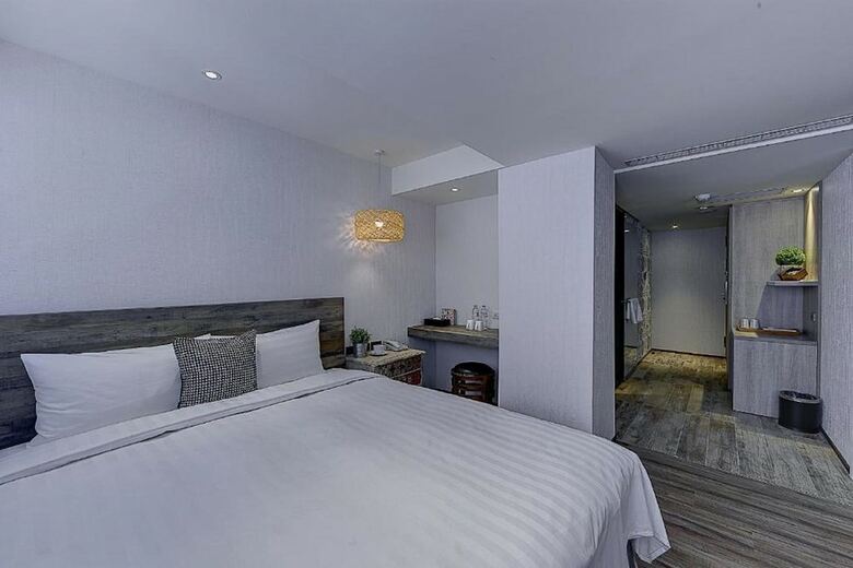 Lan Kwai Fong Garden Hotel