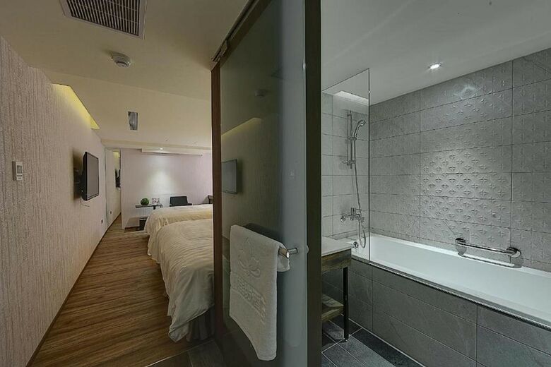 Lan Kwai Fong Garden Hotel