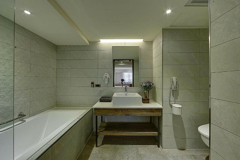 Lan Kwai Fong Garden Hotel