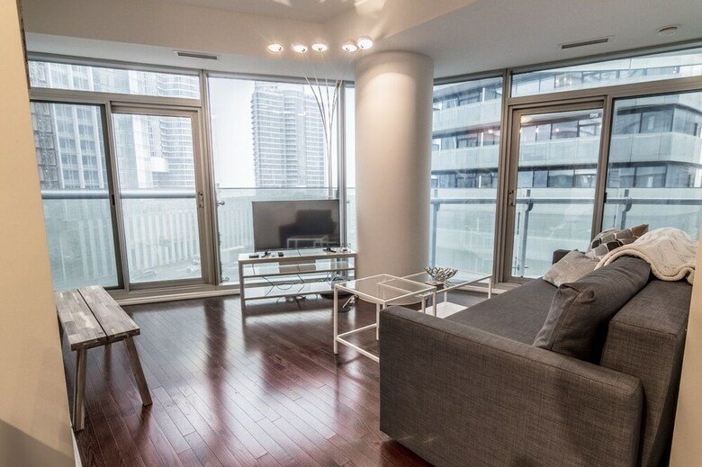Aoc Suites - Two Bedroom Condo - City/cn Tower View