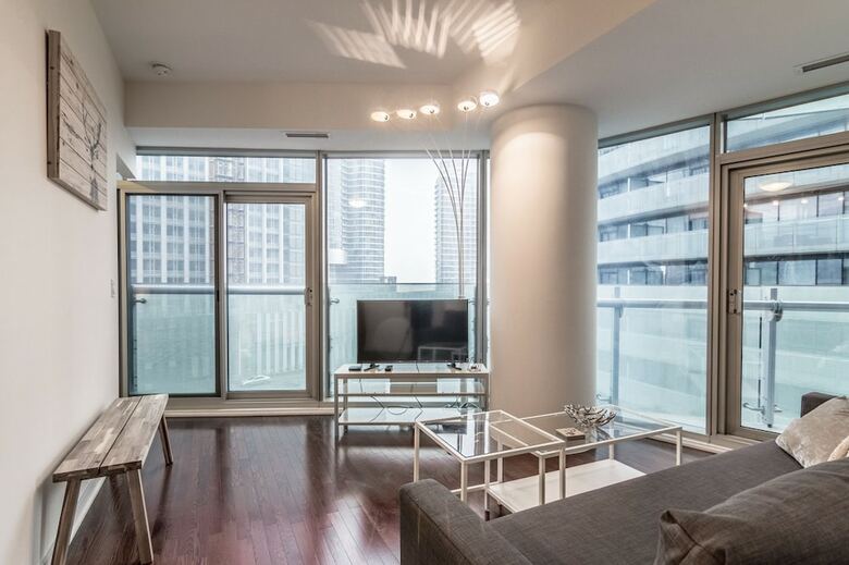 Aoc Suites - Two Bedroom Condo - City/cn Tower View