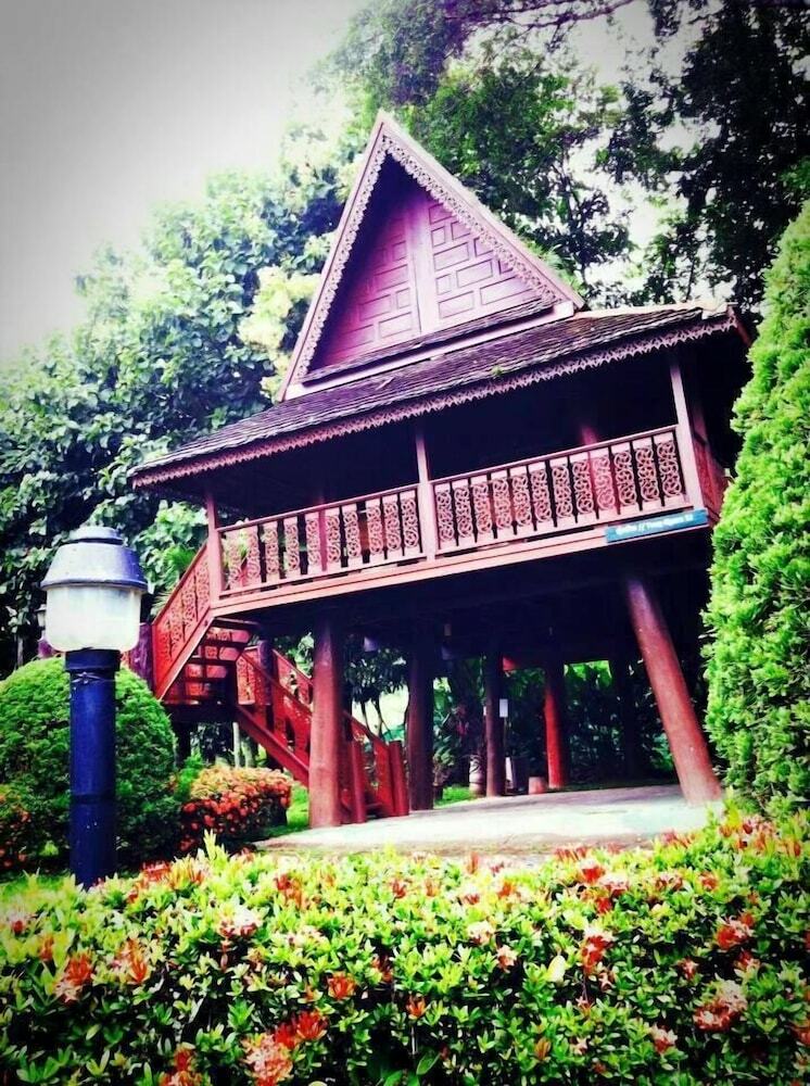 Hotel Baanklangdoi Resort