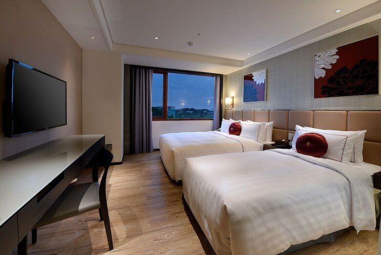 Shiny Ocean Hotel