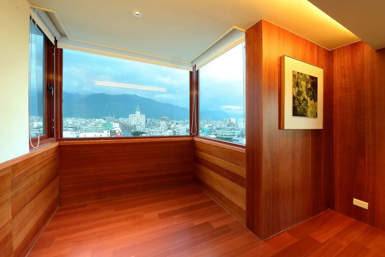 Shiny Ocean Hotel