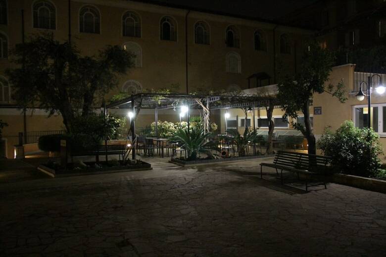 Dnb House Hotel