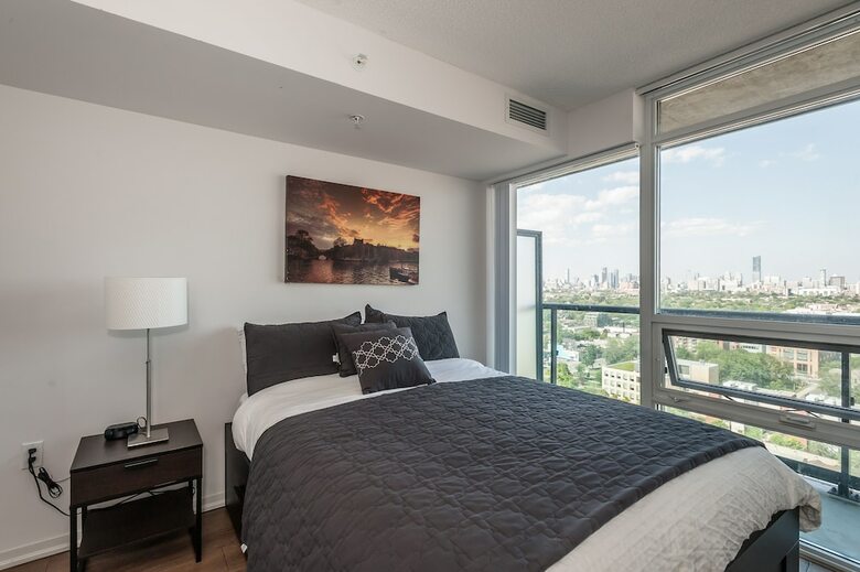 Life Suites Soho 2 Bed | 2 Bath Cn Tower View