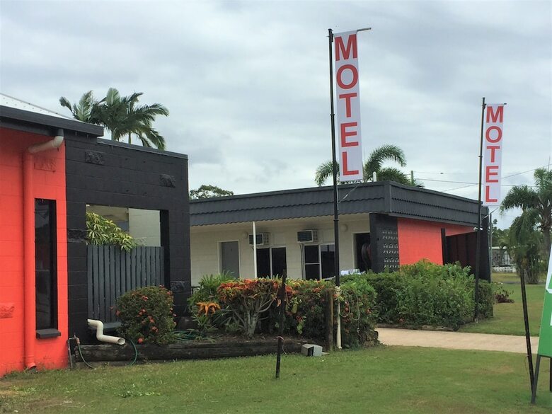 Cardwell At The Beach (lyndock Motel)
