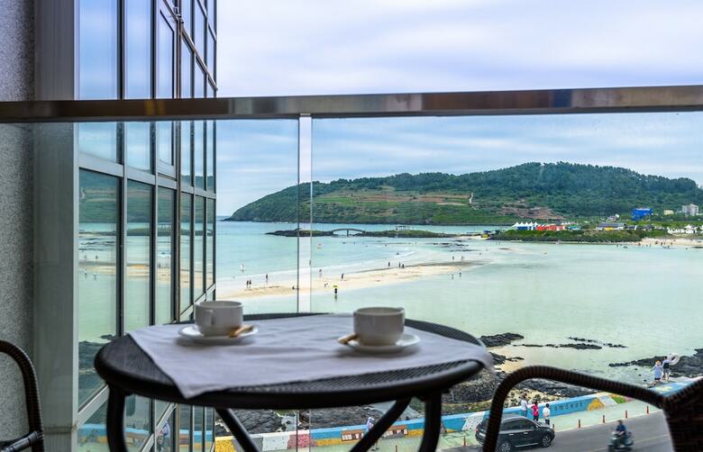 Aimi Jeju Beach Hotel