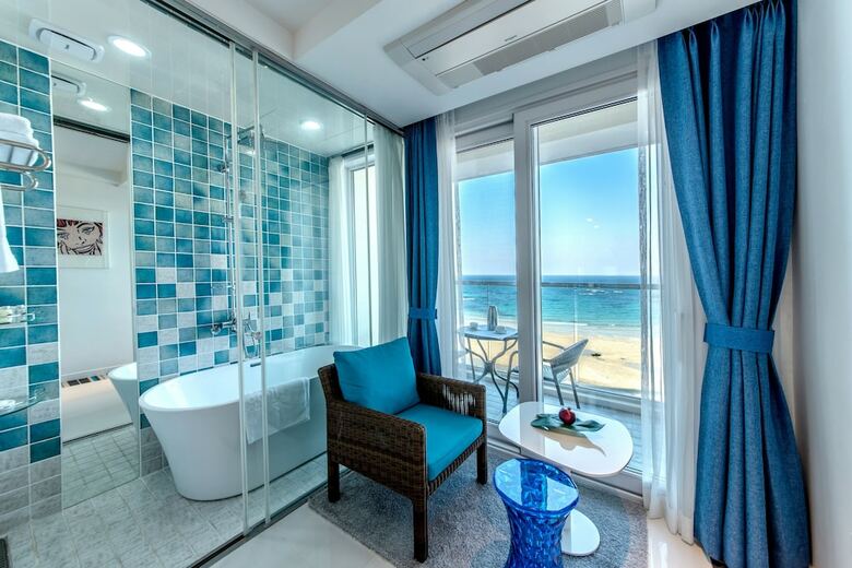 Aimi Jeju Beach Hotel