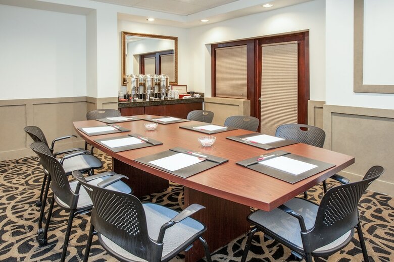 Hotel Crowne Plaza Grand Rapids - Airport