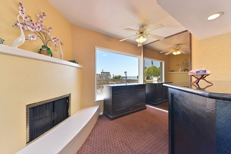 Hotel Bay View Inn