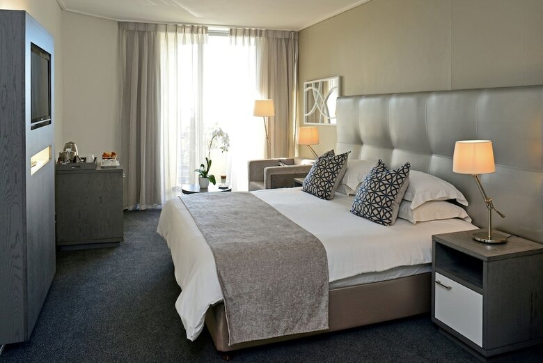 Lagoon Beach Hotel & Spa
