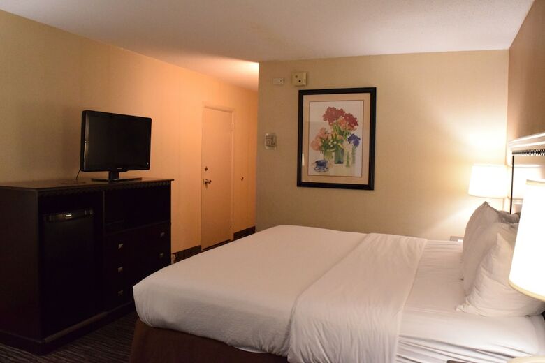 Hotel Ramada By Wyndham East Syracuse Carrier Circle