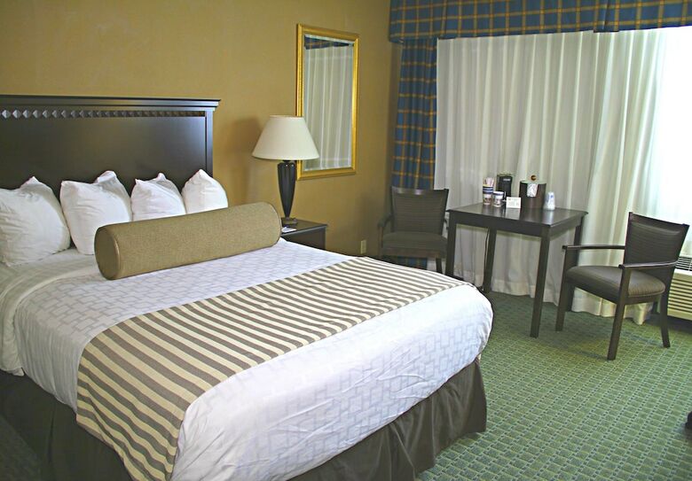 Hotel Ramada By Wyndham East Syracuse Carrier Circle