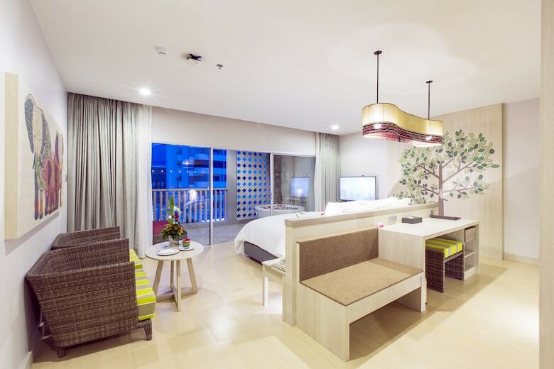 Hotel Ramada By Wyndham Phuket Deevana Patong