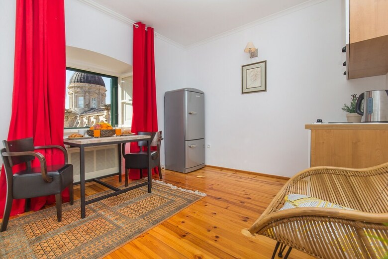 Old Town Apartments By Irundo