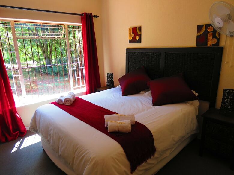 Hotel Meerkatplaats Guesthouse And B&B