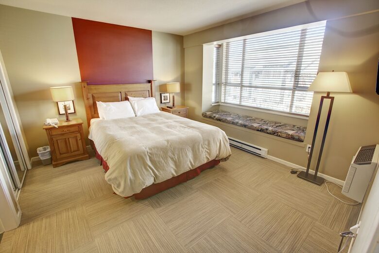 Resortquest At The Town Plaza Suites
