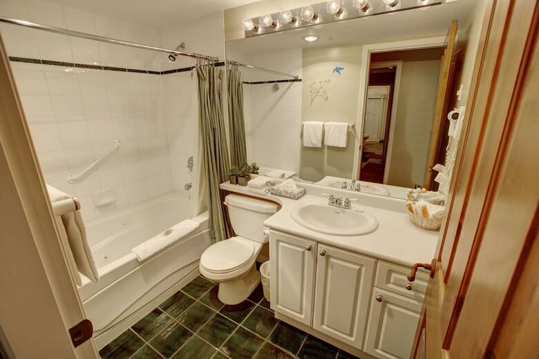 Resortquest At The Town Plaza Suites