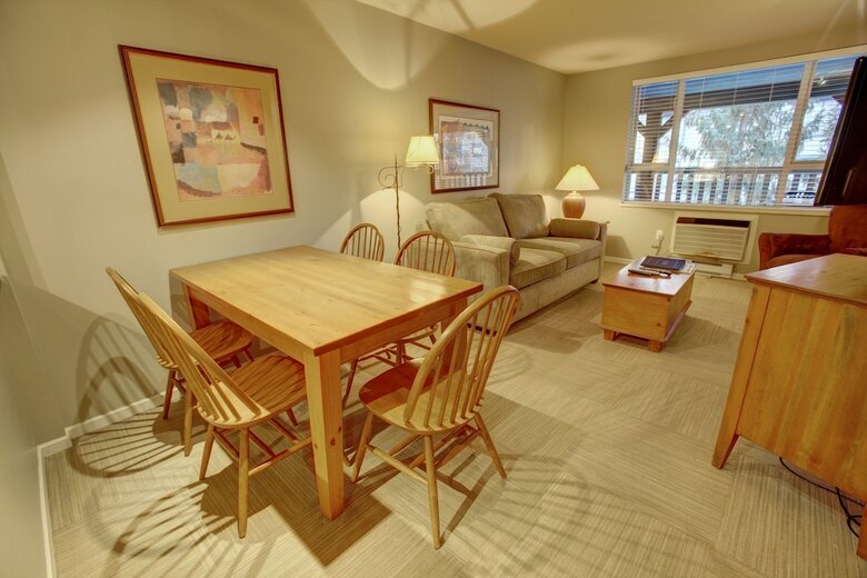 Resortquest At The Town Plaza Suites