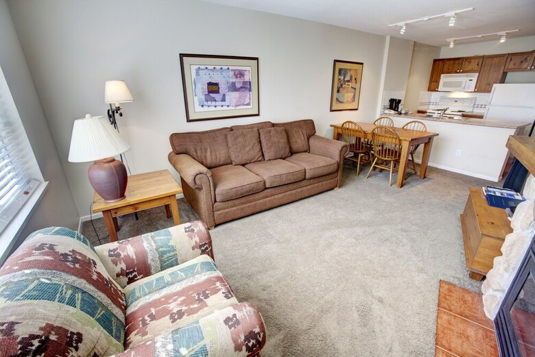 Resortquest At The Town Plaza Suites