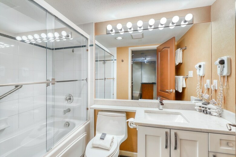 Resortquest At The Town Plaza Suites
