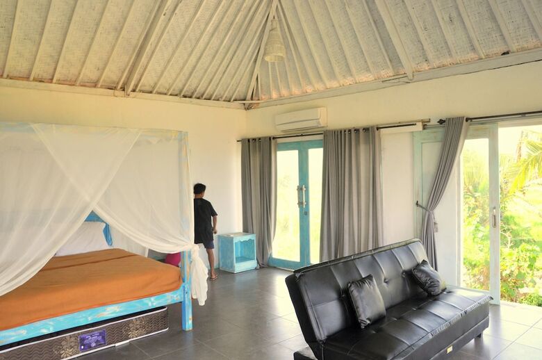 Hotel Dikaloha Medewi Surfcamp