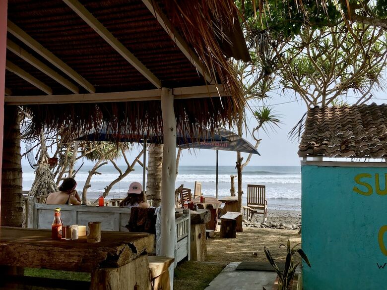 Hotel Dikaloha Medewi Surfcamp