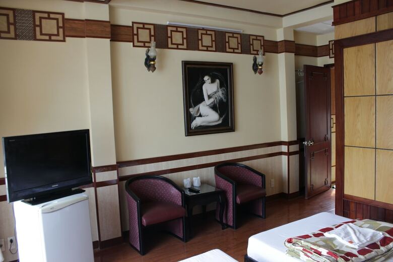 Bee Saigon Hotel