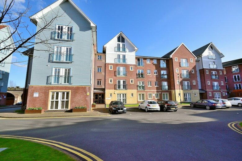 Racecourse Serviced Apartments