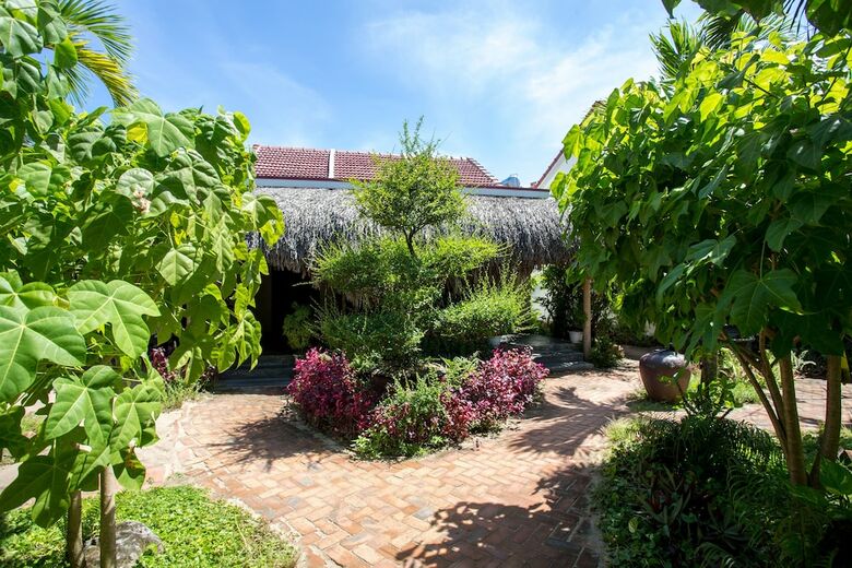 Bed & Breakfast Red Flower Cottages Homestay