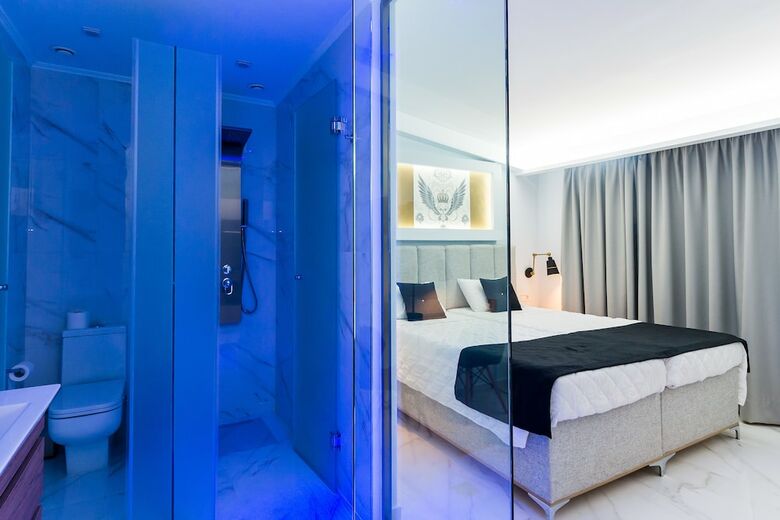 Ionis Art Hotel