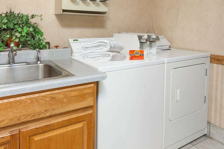 Hotel Days Inn & Suites By Wyndham Dundee