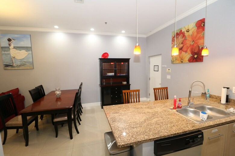 La Isla Condominiums By Cheap Getaway